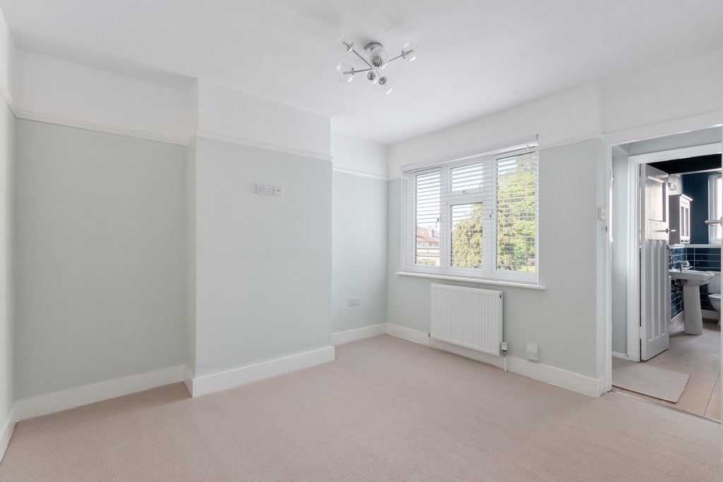 Flat Collingwood Road in Greater London