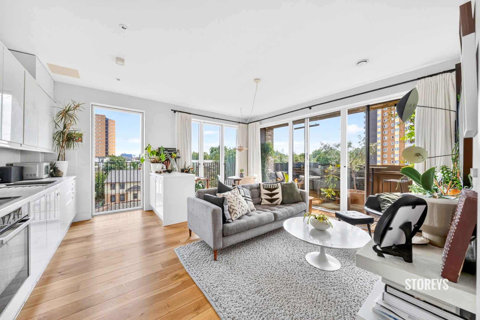 Flat Reading Lane in Greater London