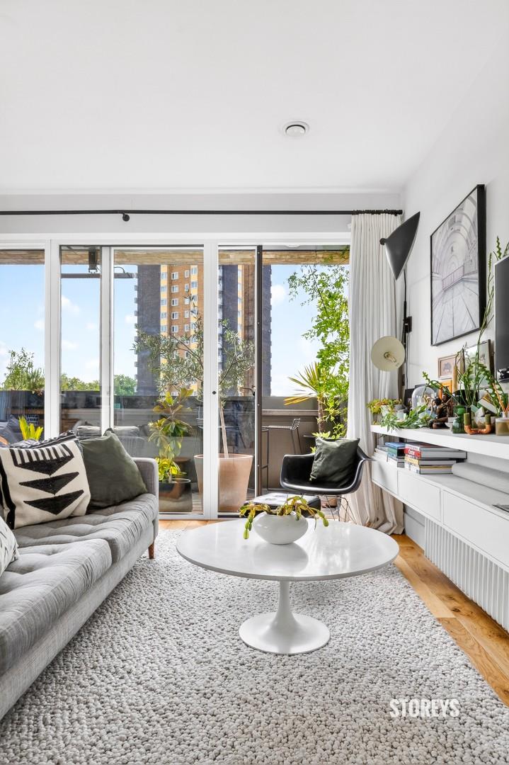 Flat Reading Lane in Greater London