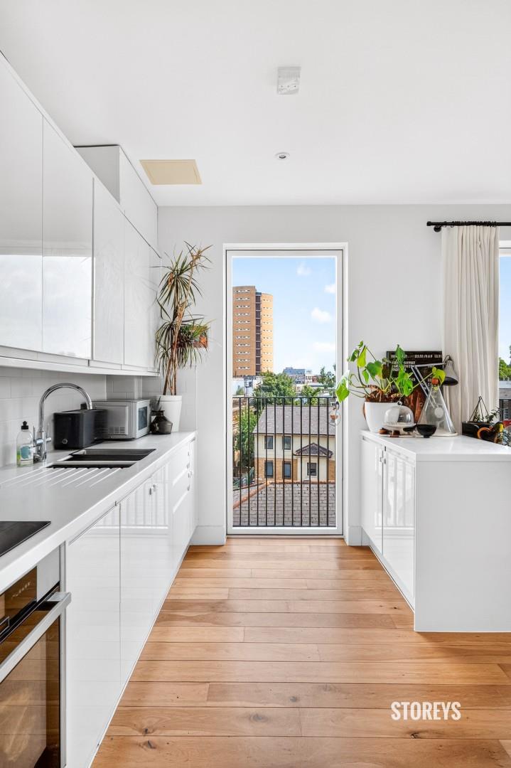 Flat Reading Lane in Greater London