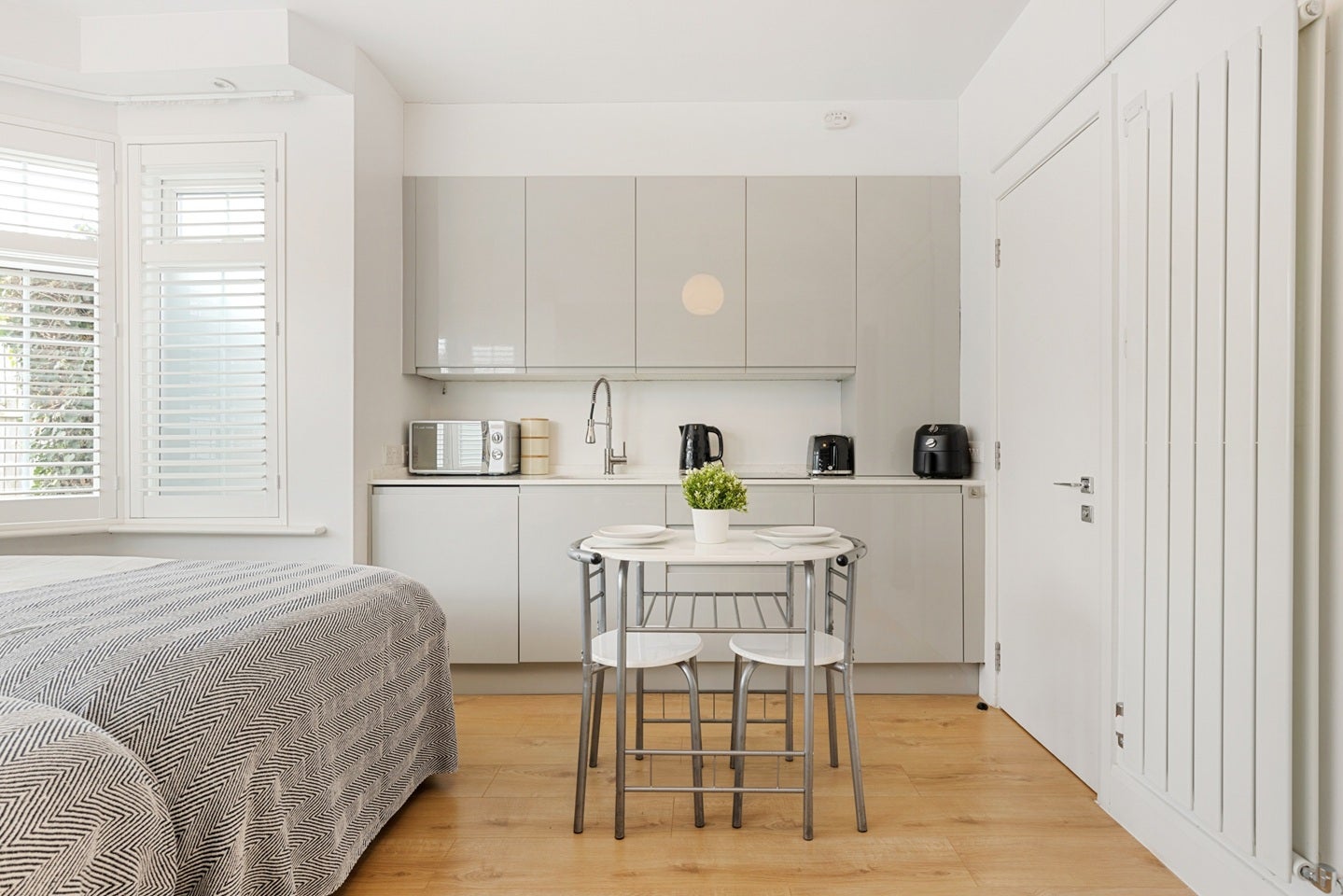 Flat Park Drive in Greater London