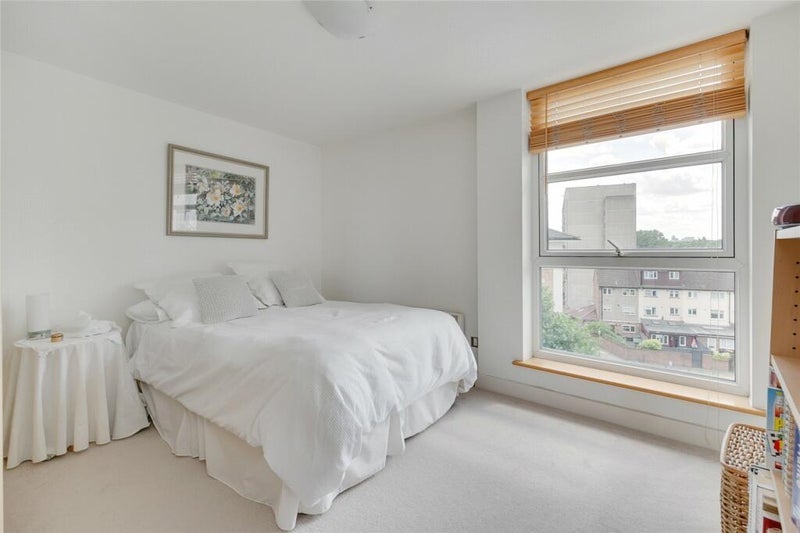 Room Stewart Street in Greater London