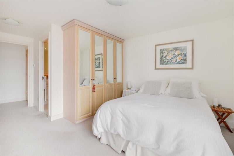 Room Stewart Street in Greater London
