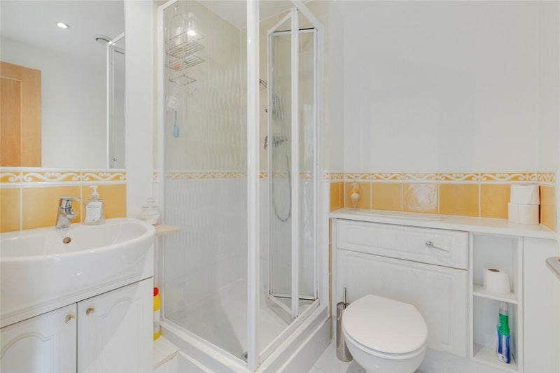 Room Stewart Street in Greater London