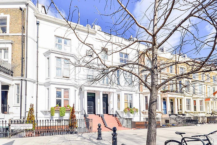 Flat West Cromwell Road in Greater London