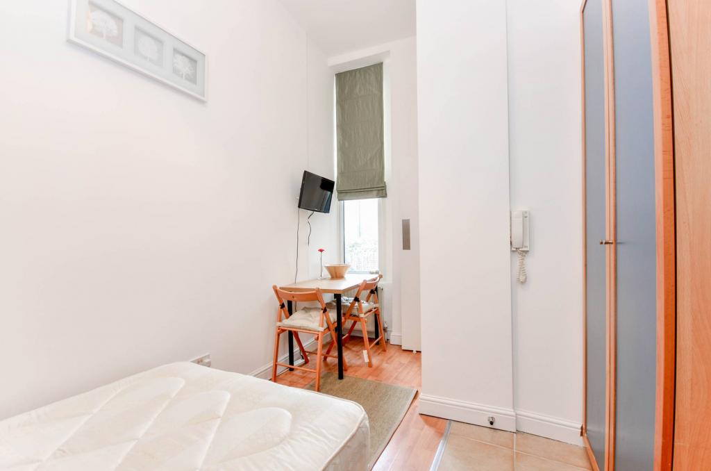 Flat West Cromwell Road in Greater London