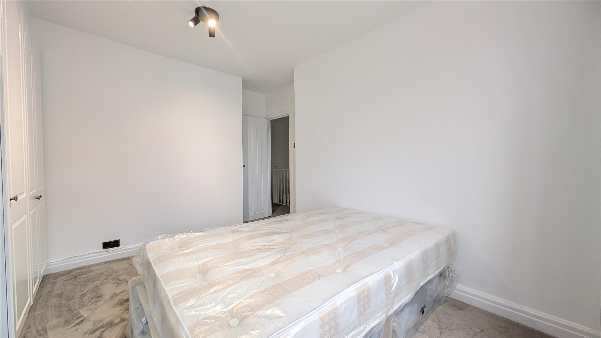 Flat Glengall Road in Greater London