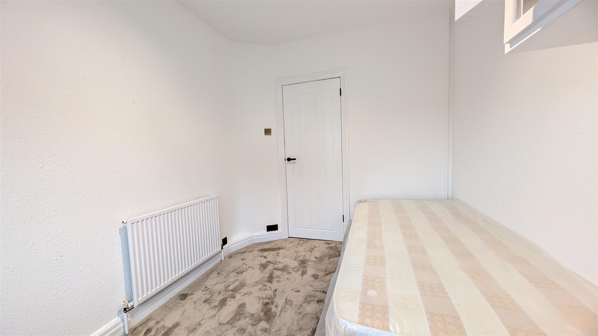 Flat Glengall Road in Greater London