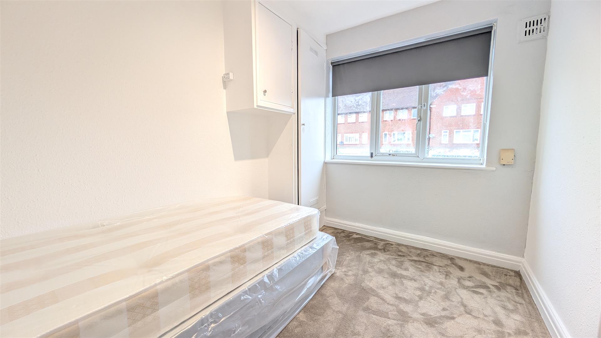 Flat Glengall Road in Greater London