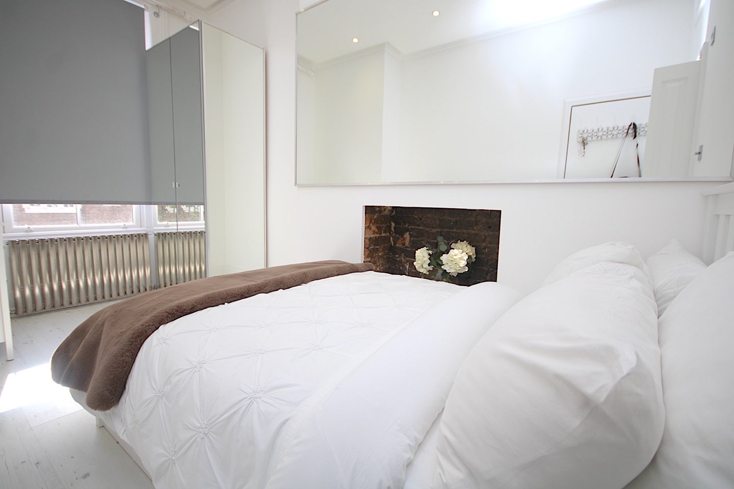 Room Mortimer Crescent in Greater London