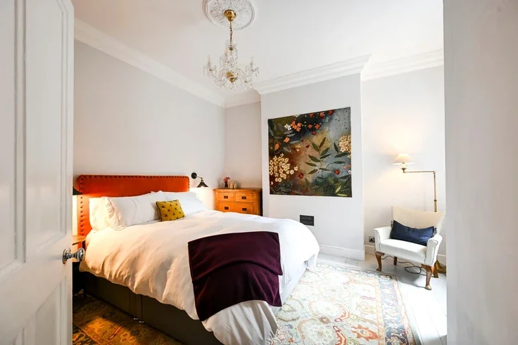 Flat Abbeville Road in Greater London