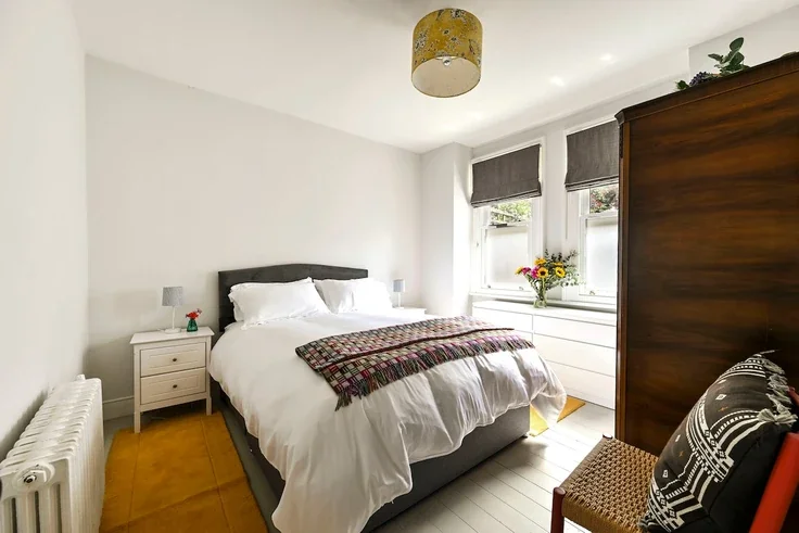Flat Abbeville Road in Greater London