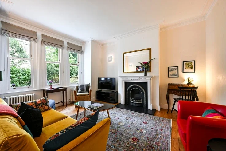 Flat Abbeville Road in Greater London