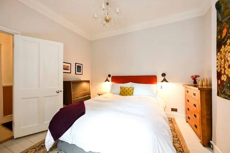 Flat Abbeville Road in Greater London