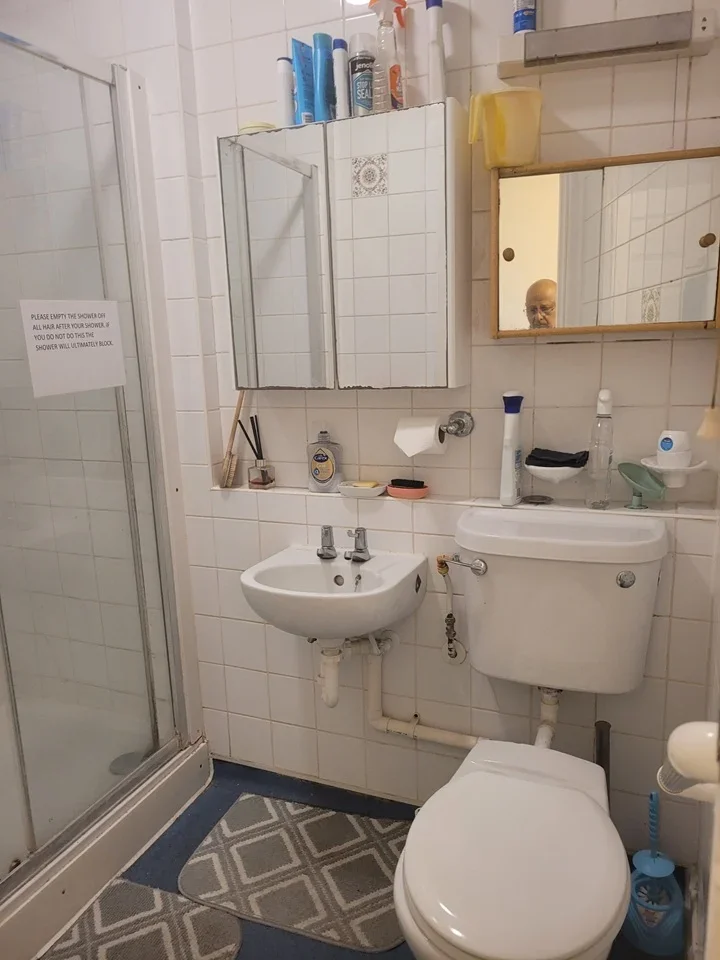 Room Hendon Way in Greater London