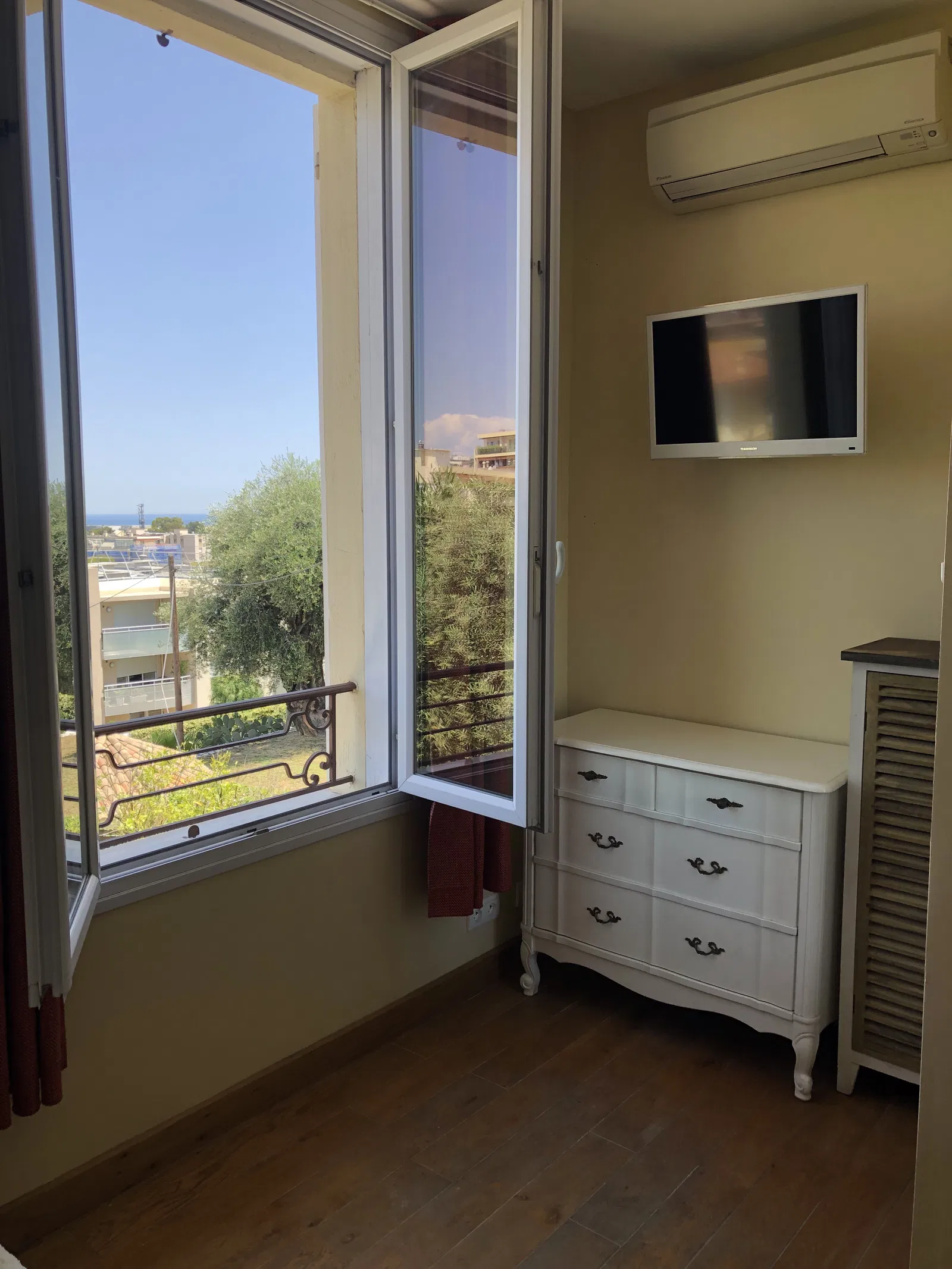 Chambre Boulevard de Provence à Saint-Laurent-du-Var