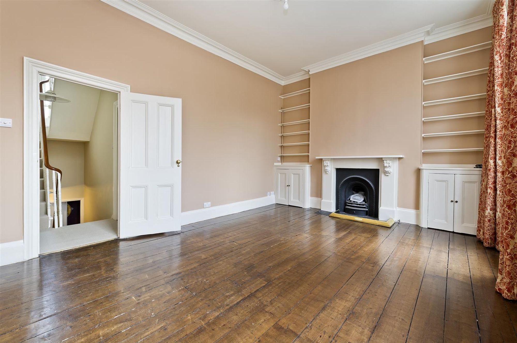 Flat Fellows Road in Greater London