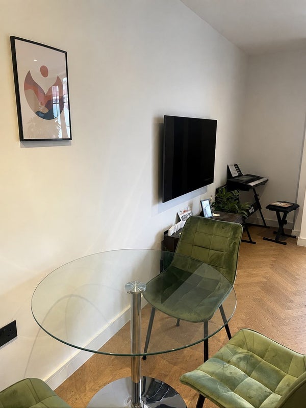Room Alward Street in Greater London
