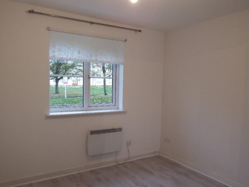 Flat Glenmore Place in Glasgow