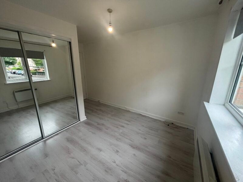 Flat Glenmore Place in Glasgow