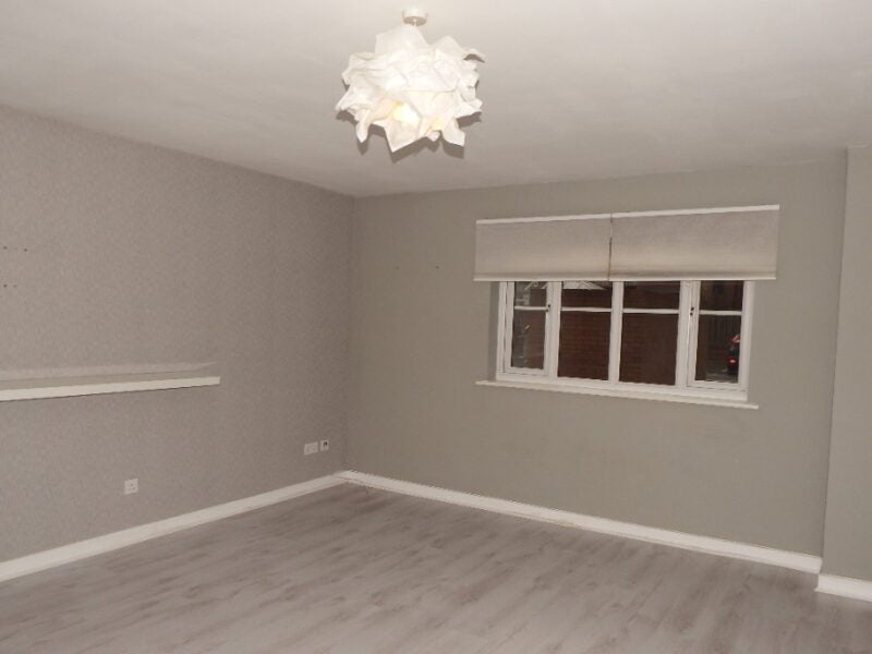 Flat Glenmore Place in Glasgow