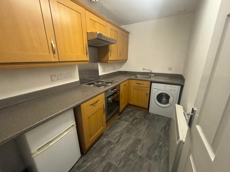 Flat Glenmore Place in Glasgow