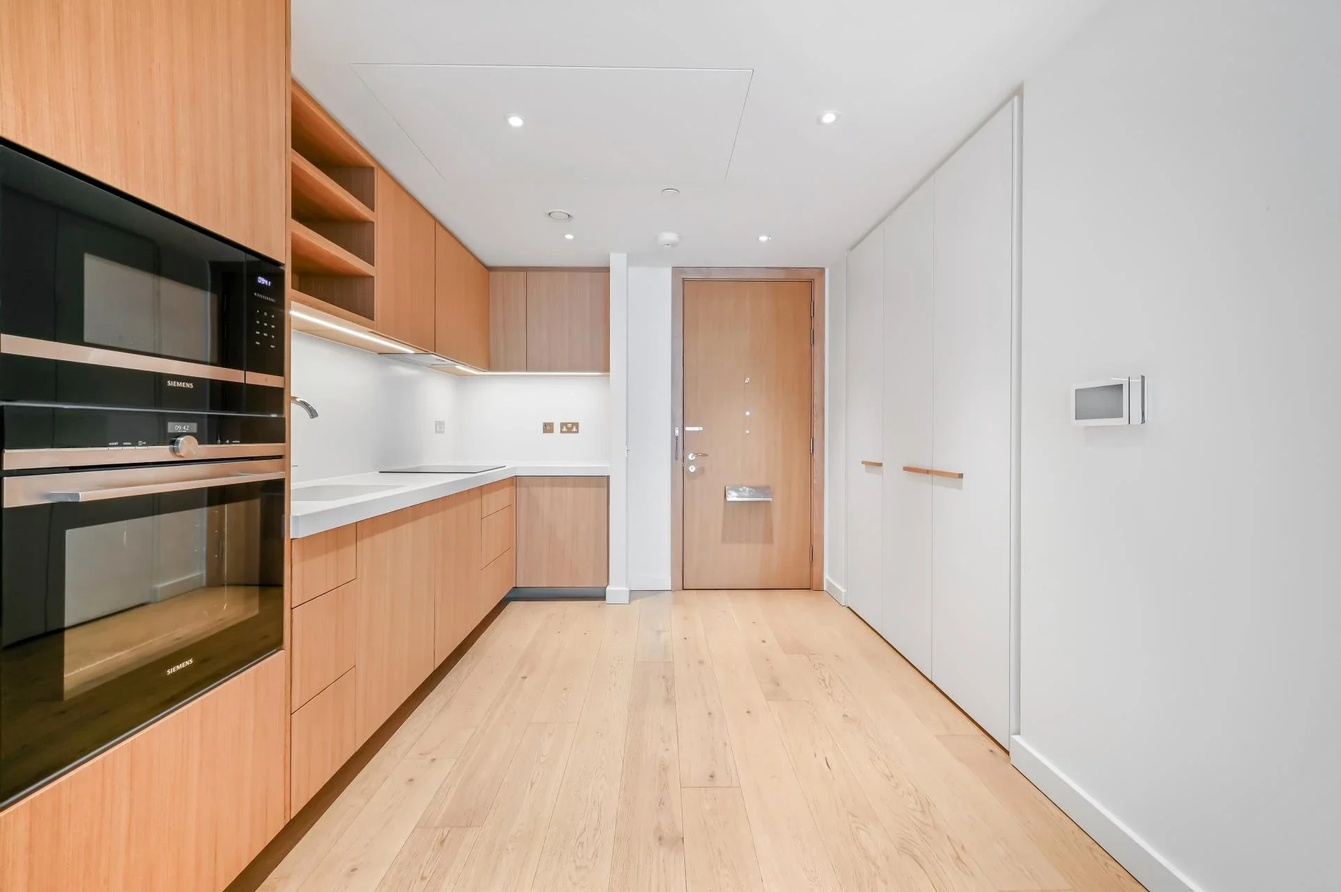 Flat Prospect Way in Greater London