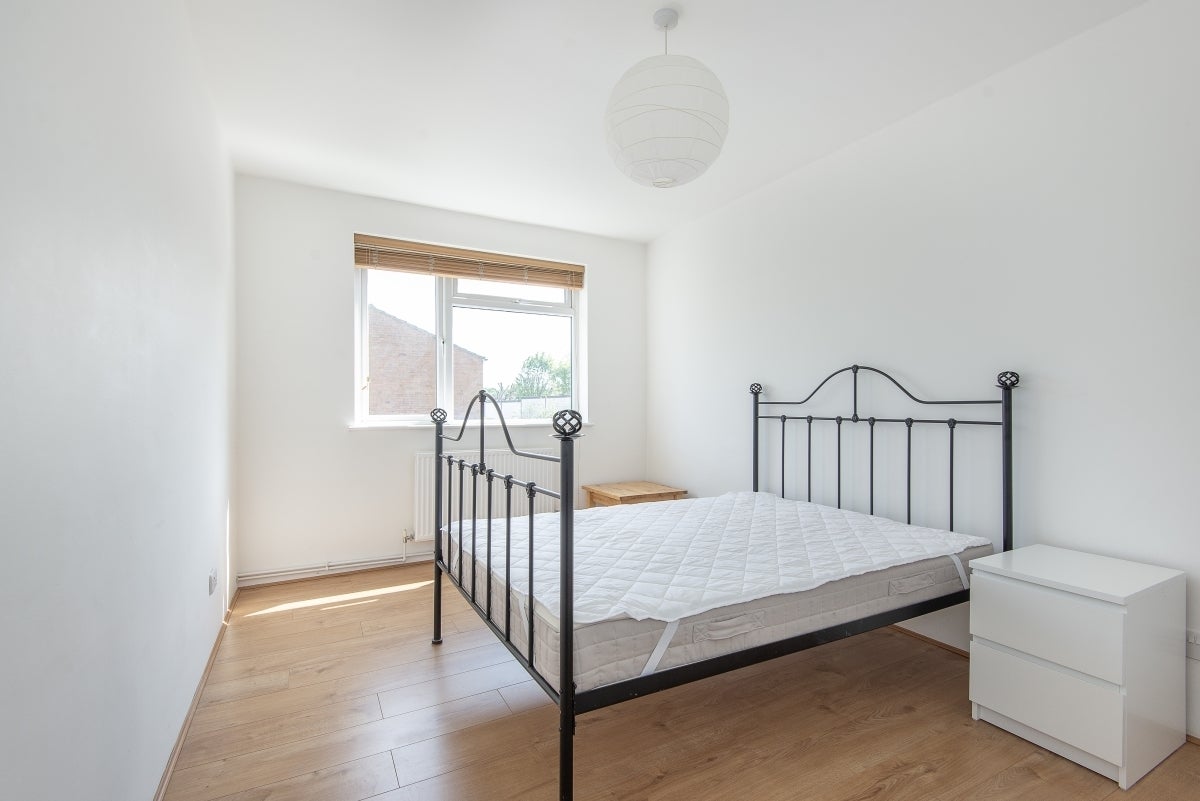 Flat Little Dimocks in Greater London