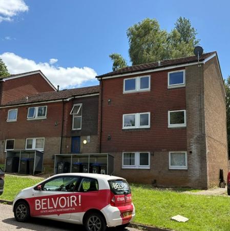 Flat Brackenfield Square in Northampton