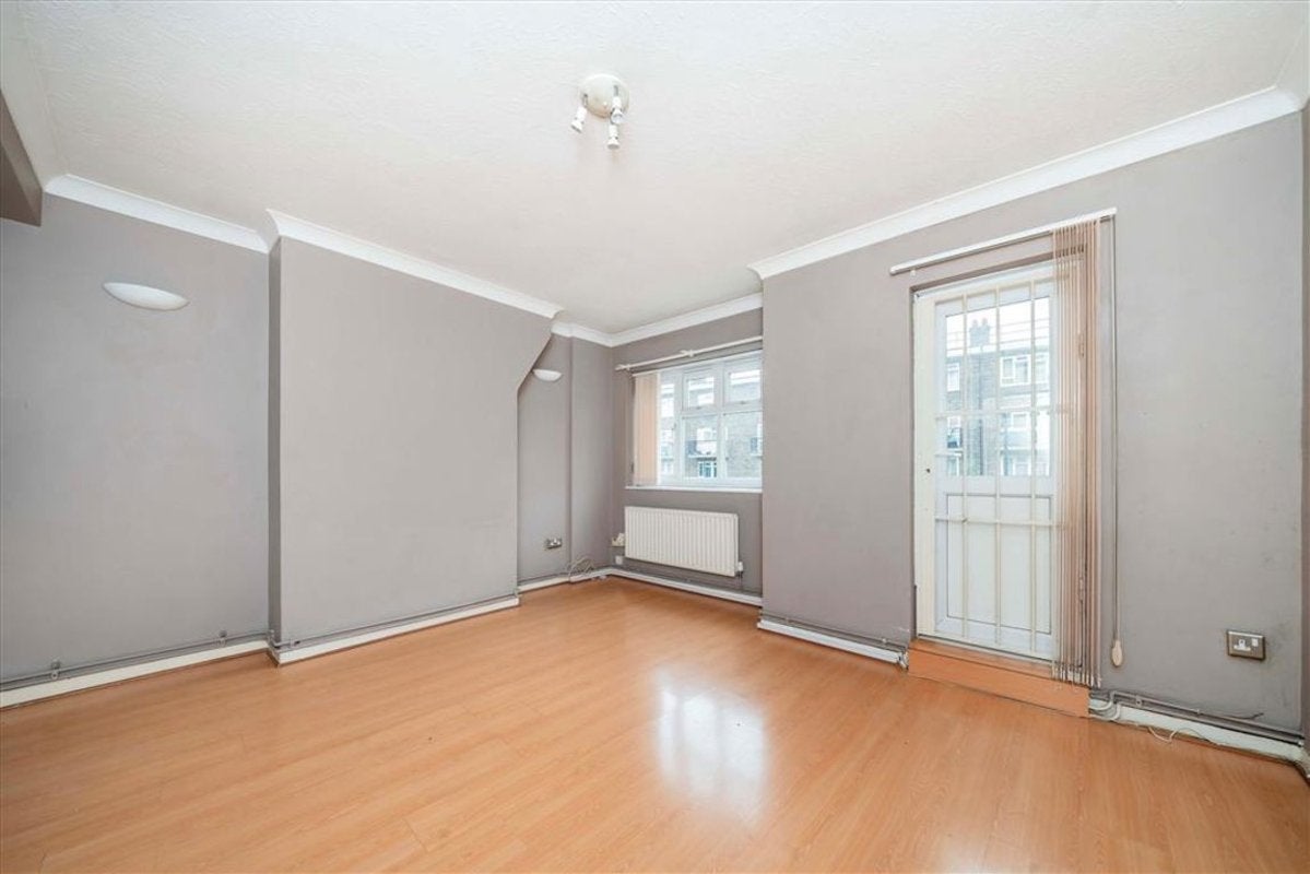 Flat Stanway Street in Greater London