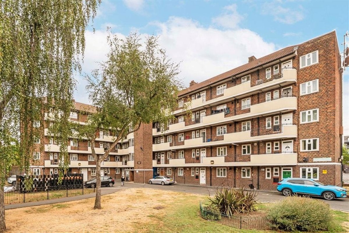 Flat Stanway Street in Greater London