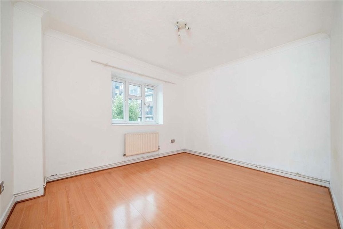 Flat Stanway Street in Greater London