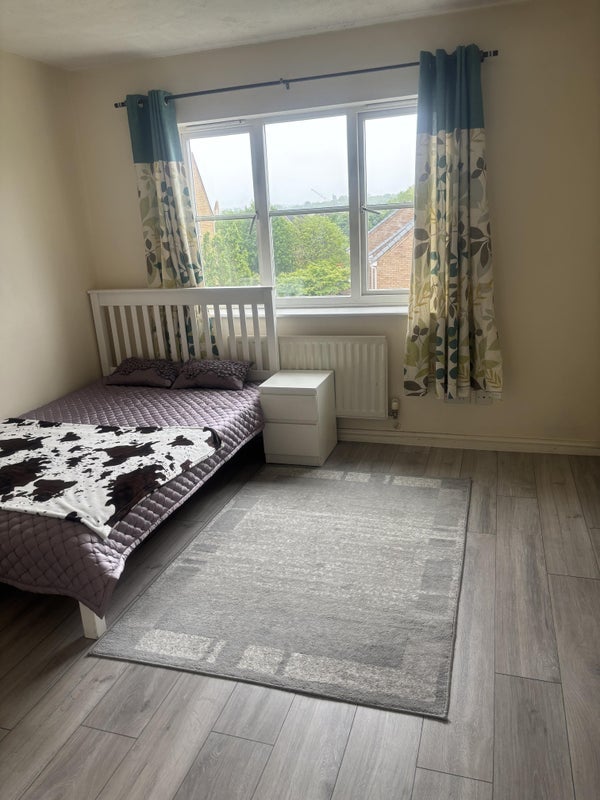 Room Willowherb Close in Gillingham