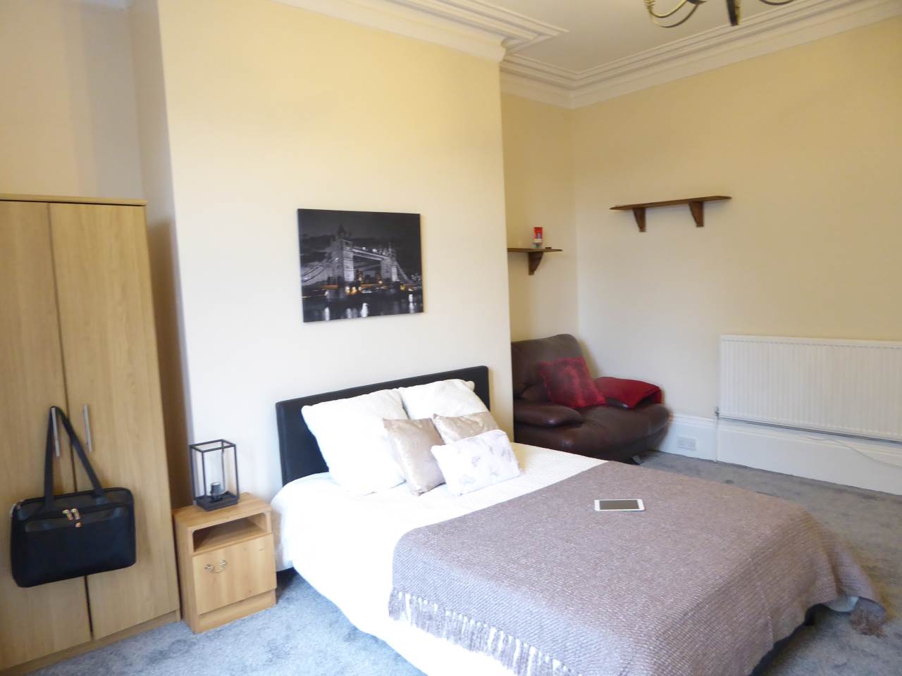 Room Bankfield Road in Kirklees