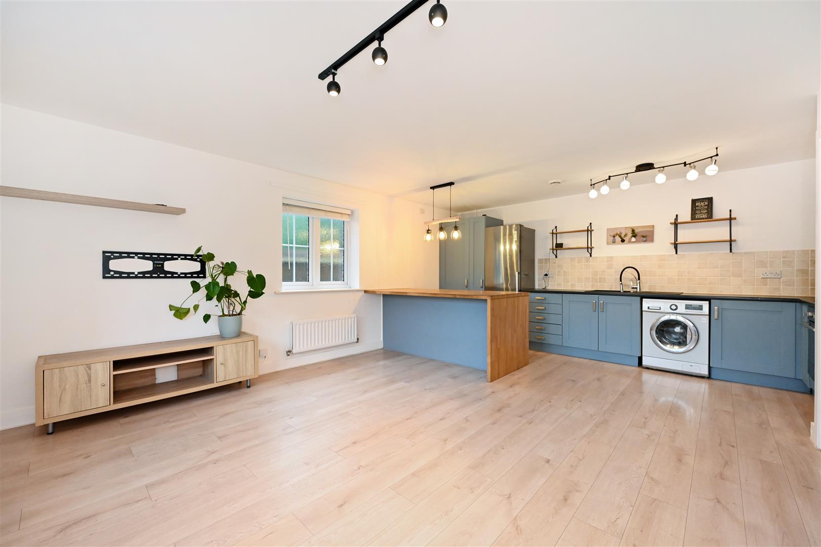 Flat Kelmscott Way in Arun