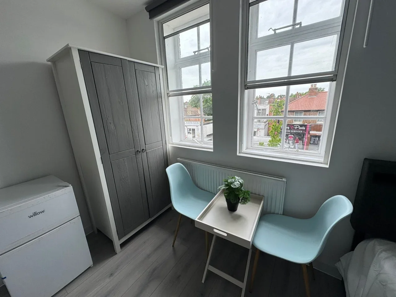 Flat Whitchurch Lane in Greater London