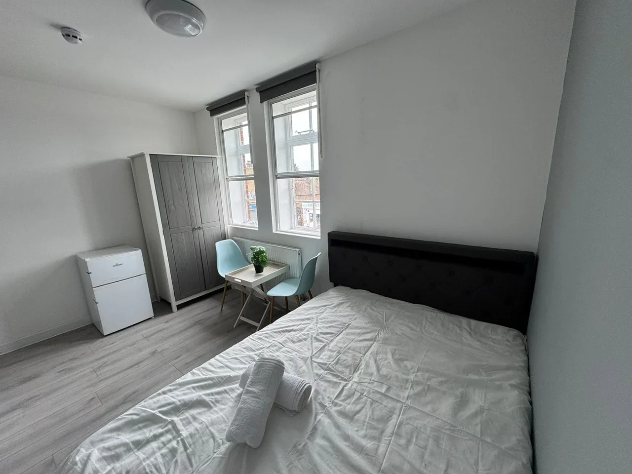 Flat Whitchurch Lane in Greater London