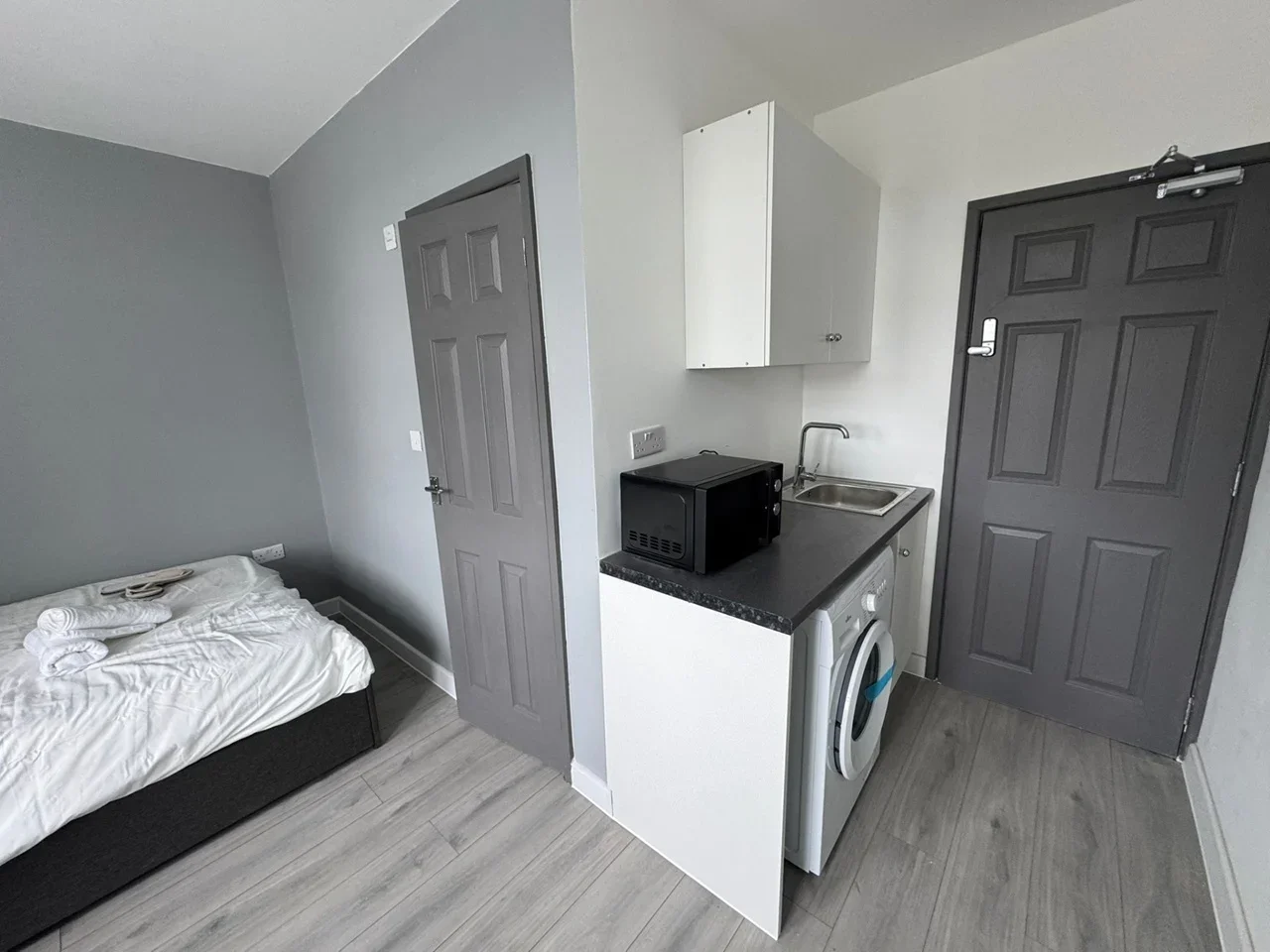 Flat Whitchurch Lane in Greater London