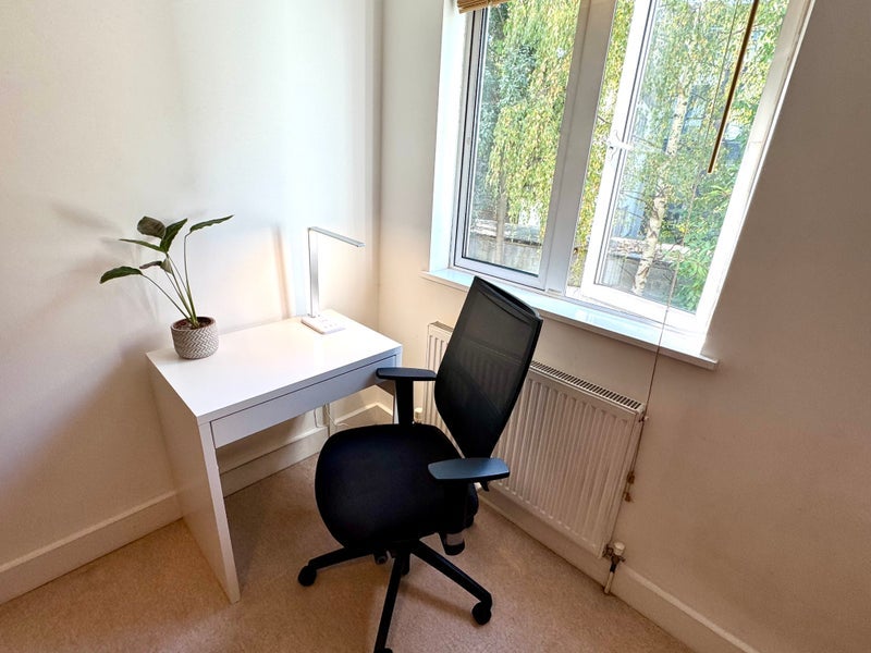 Room Clapham Road in Greater London