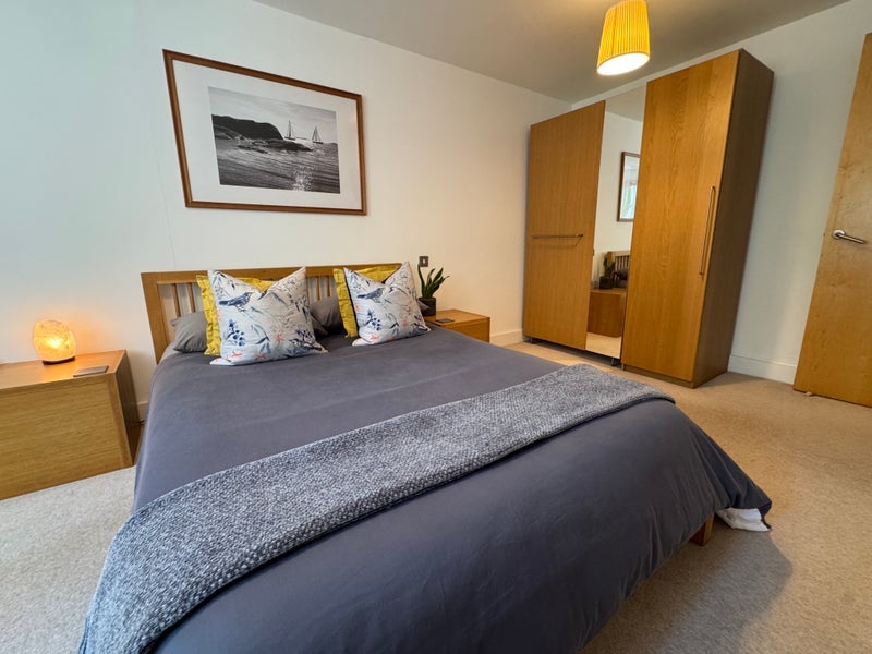 Room Clapham Road in Greater London