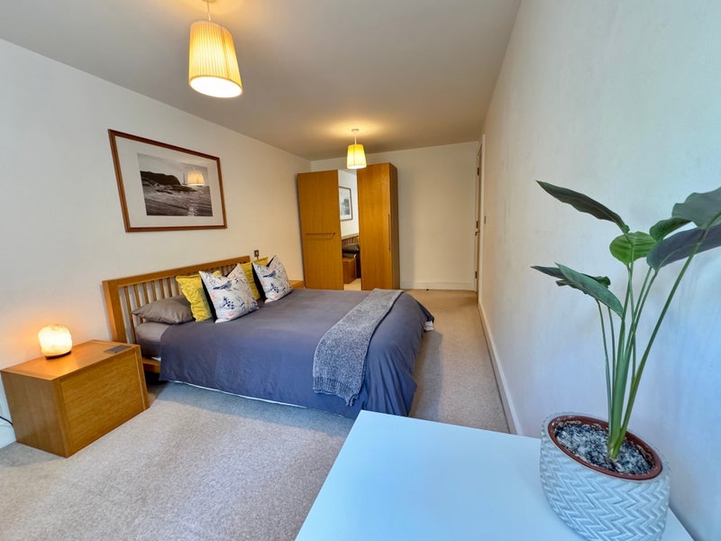 Room Clapham Road in Greater London