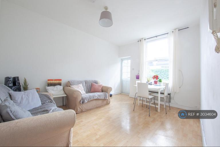 Flat St Pancras Way in Greater London