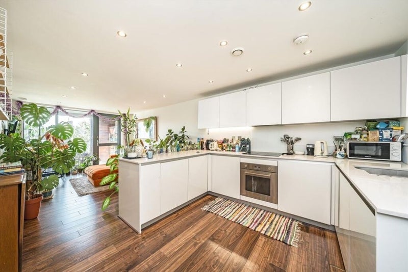 Room Carlton Grove in Greater London