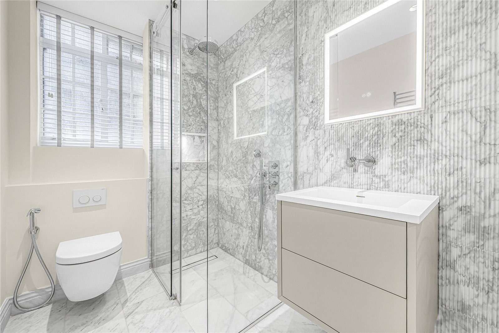 Flat Curzon Street in City of Westminster