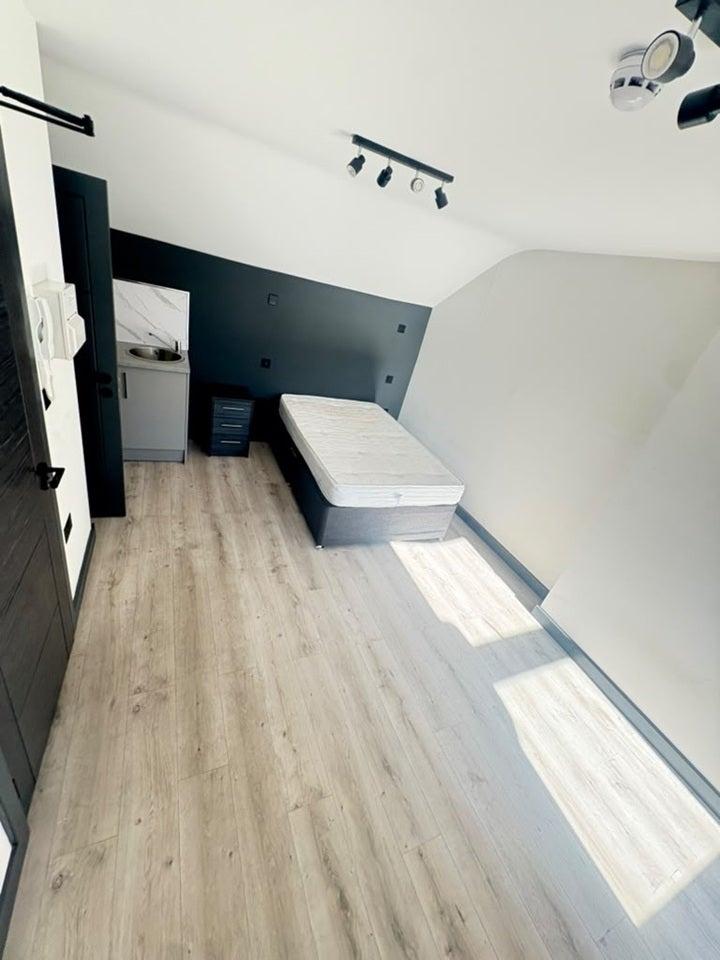 Flat Gilbey Road in Greater London