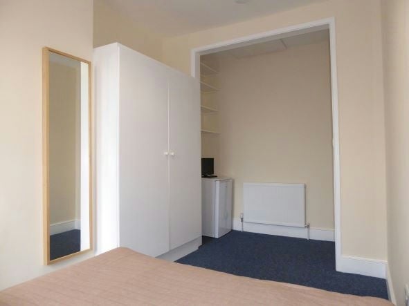 Room Goldhawk Road in Greater London