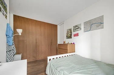 Flat Surrey Lane in Greater London
