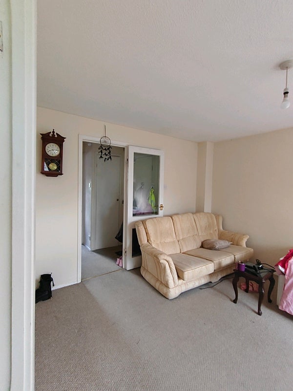 Room Dyke Drive in Greater London