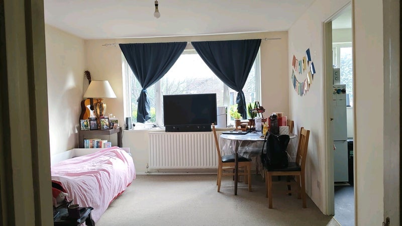 Room Dyke Drive in Greater London