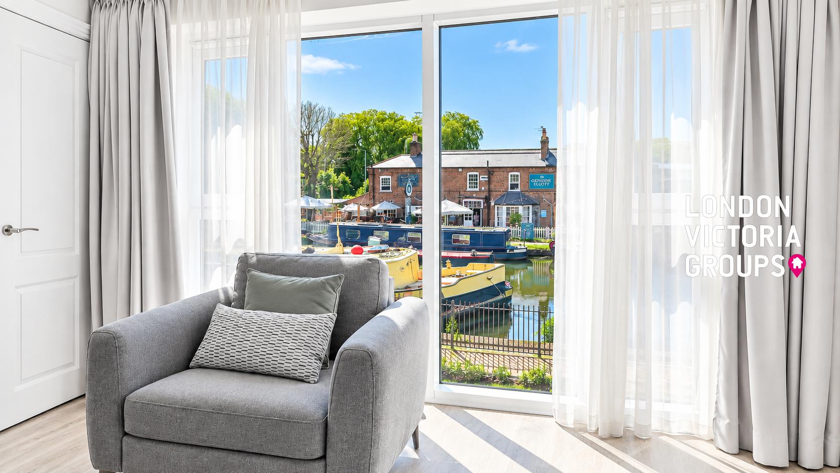 Flat Waterloo Road in Greater London